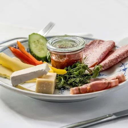 Gl Skovridergaard 4*